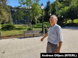 Dorin Bălteanu a locuit în Slobozia până în 1998, când în urma unei vizite la Băile Herculane s-a decis să se mute aici. În ultimii 20 de ani a organizat multe simpozioane despre importanța istorică a stațiunii și a scris trei cărți despre Băile Herculane