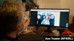 Vladimir Volokhonski (drugi levo u prvom redu) sa antiratnim aktivistima u Sankt Peterburgu u danu početka invazije na Ukrajinu 24. februara. "Većina ovih ljudi je još u Rusiji. Nekima je policija pretresala domove".