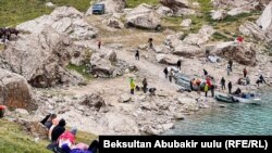 Кел-Суу - Нарындын Ак-Сай өрөөнүндө 3 500 метрдей бийиктикте жайгашкан. 