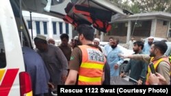 پاکستان کې د ځينو سړکونو خراب حالت، د ګاډو تخنيکي ستونزې او ډرايورانو بې احتياطي د ټرافيکي پېښو مهم لاملونه بلل کېږي. پخوانی انځور