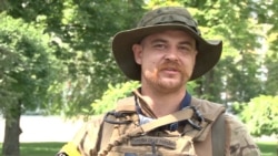 „Cineva trebuie să facă cevă”: Tot mai mulți străini se alătură armatei ucrainene