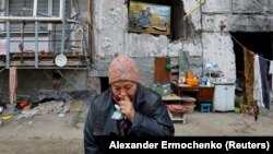 Виїзд з окупації через Росію зазвичай коштує 400-700 доларів. Не в усіх є такі кошти, розповів волонтер Деніс Мінін