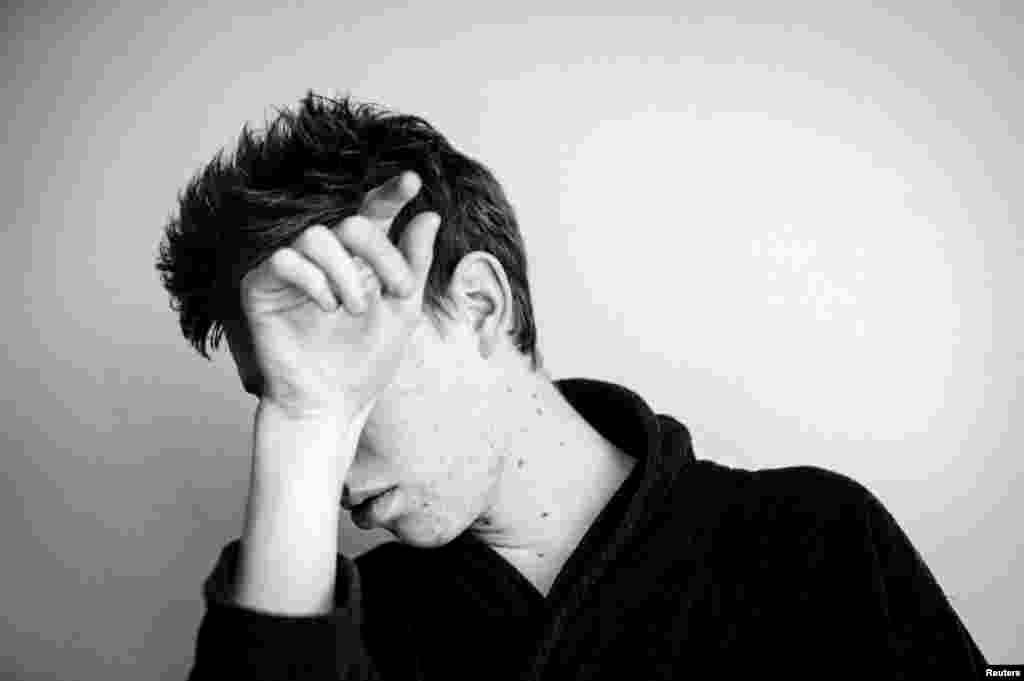 3-е место в категории &laquo;Люди. Репортажные портреты. Серия фотографий&raquo;. Нидерланды. Восемнадцатилетний Мартин 10 лет прожил с отцом, а затем &ndash; в приюте для подростков. Два года назад он вернулся к своей матери. При нём была только сумка с кое-какими вещами. У него не было ни работы, ни образования. (Ananda van deer Pluijm/The Netherlands)