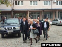 Kryetarja e Gjykatës Themelore, Lilana Stevanoviq, dhe kolegët e saj nga kjo gjykatë. 7 nëntor 2022.