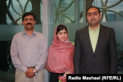 د مشال همکار عبدالحۍ کاکړ د ملالې یوسفزۍ او ضیاالدین یو سفزي سره