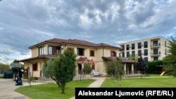 Dvorište škole Britanska akademija, Podgorica, 11. septembra 2025. 