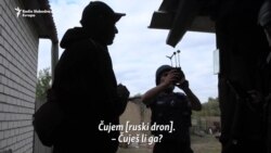 Ukrajinski civili evakuišu Kupjansk usred ruskih napada dronovima