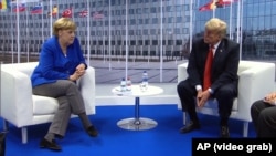 Njemačka kancelarka Angela Merkel i američki predsjednik Donald Tramp susreli su se na marginama samita NATO-a