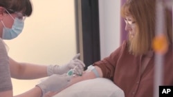 تطبیق آزمایشی واکسین ضد ویروس کرونا در پوهنتون آکسفورد بریتانیا