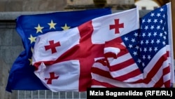 ევროკავშირის, საქართველოს და ამერიკის დროშები