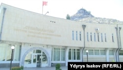 Сулайман-Тоонун этегиндеги ажайыпкана. 2017.