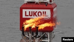 Platforma petrolieră maritimă Lukoil din Marea Caspică. Fotografie de arhivă.