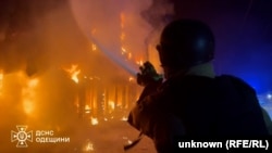 ხანძარი უკრაინის საპორტო ქალაქ ოდესაზე რუსული დრონებით თავდასხმის შემდეგ