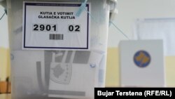 Fotografi e 12 tetorit.