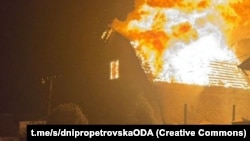 Пожежа в приватному будинку після російської атаки в Павлограді, Дніпропетровська область, 12 грудня 2025 року
