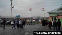 Тажикстан жана Өзбекстан Спитамен районундагы өткөрүү пункту. 2018-жыл