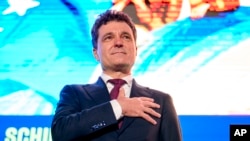 Kandidati për president, Nicusor Dan, merr pjesë në një event elektoral në Bukuresht më 11 maj.