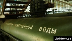 Колектор освітленої води у приміщенні Донецької фільтрувальної станції