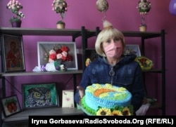 На открытие хаба испекли торт с символикой женской организации