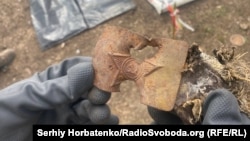 Ремінь військовослужбовця армії РФ, пробитий уламком українського боєприпасу