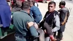 پروان کې د انتحاري حملې له امله ټپيان شوي کسان روغتون ته د لېږدولو پر مهال