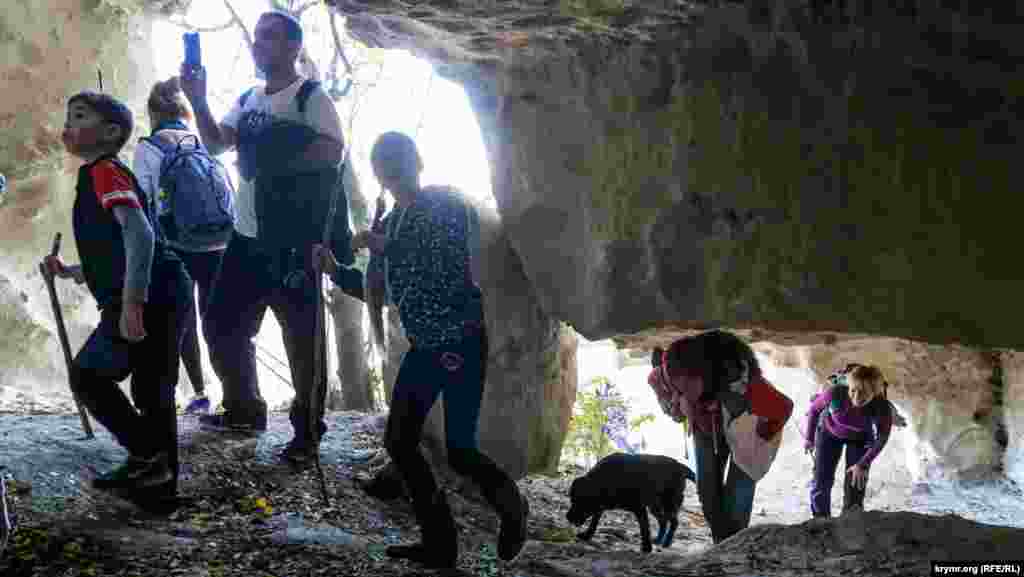 Внутрішні переходи між ними досить низькі