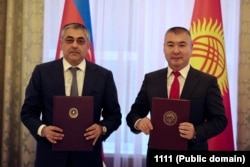 Рамин Гулузаде менен Каныбек Туманбаев инвестициялык келишимге кол коюусу. 12-октябрь, 2023-жыл. Бишкек, Кыргызстан.