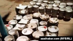 Toýlarda, hudaýýoly üýşmeleňlerinde aşpezler 'çekirtgeden çekinmeli boldy.