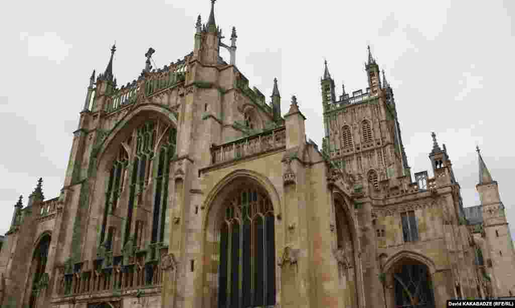 თუ გლოსტერში არ ყოფილხართ, მაგრამ ეს ტაძარი გეცნოთ, ესე იგი ნანახი გქონიათ &nbsp;"ჰარი პოტერი". ამ კინოფილმის ზოგიერთი ეპიზოდი სწორედ ამ ტაძარშია გადაღებული.