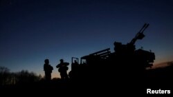 Військовослужбовці мобільного підрозділу протидії дронам 115-ї ОМБр ЗСУ на своїй позиції, Донецька область, 15 квітня 2025 року