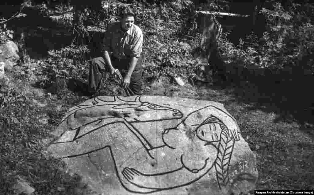 A rock-carving artist works at an unspecified location.&nbsp; Uj Elet described its mission as being to inform its readers "about the major political and social events of our time, which are essential for raising the cultural level of the broadest masses of the population and for shaping the worldview of socialist man." &nbsp;
