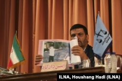 قاضی صلواتی در یکی از دادگاه‌های گروهی معترضان به انتخابات ۸۸