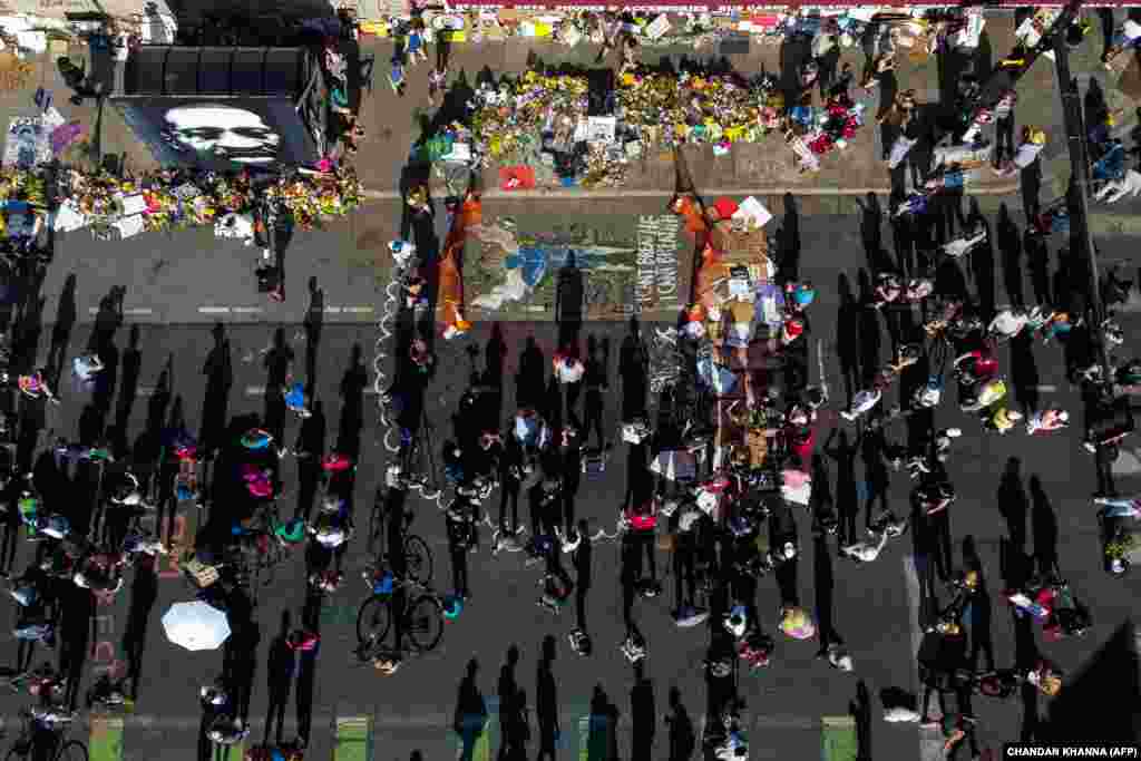 ჯორჯ ფლოიდის მემორიალი მინესოტის შტატის ქალაქ მინეაპოლისში.&nbsp;