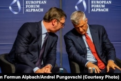 Predsjednici Srbije Aleksandar Vučić (L) i Kosova Hašim Tači (D) na Evropskom forumu Alpbach u Austriji, 25. avgust 2018.