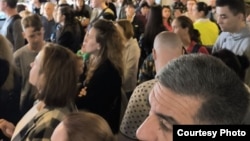 Толпа возмущенных пассажиров в Пулково