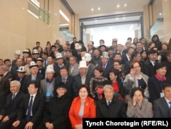 Үрүмчү шаарындагы Шинжаң педагогикалык университетинде. КЭР. 24.10.2015.