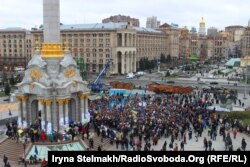 Студенти вимагають зближення з Європою. Майдан Незалежності у Києві, 26 листопада 2013 року
