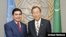 BMG-niň Baş sekretary Ban Ki-Moon (s) we Türkmenistanyň prezidenti G.Berdimuhamedow (s)
