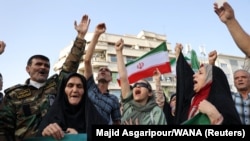 АКШнын соккусуна каршы акцияга чыккан ирандыктар. Тегеран