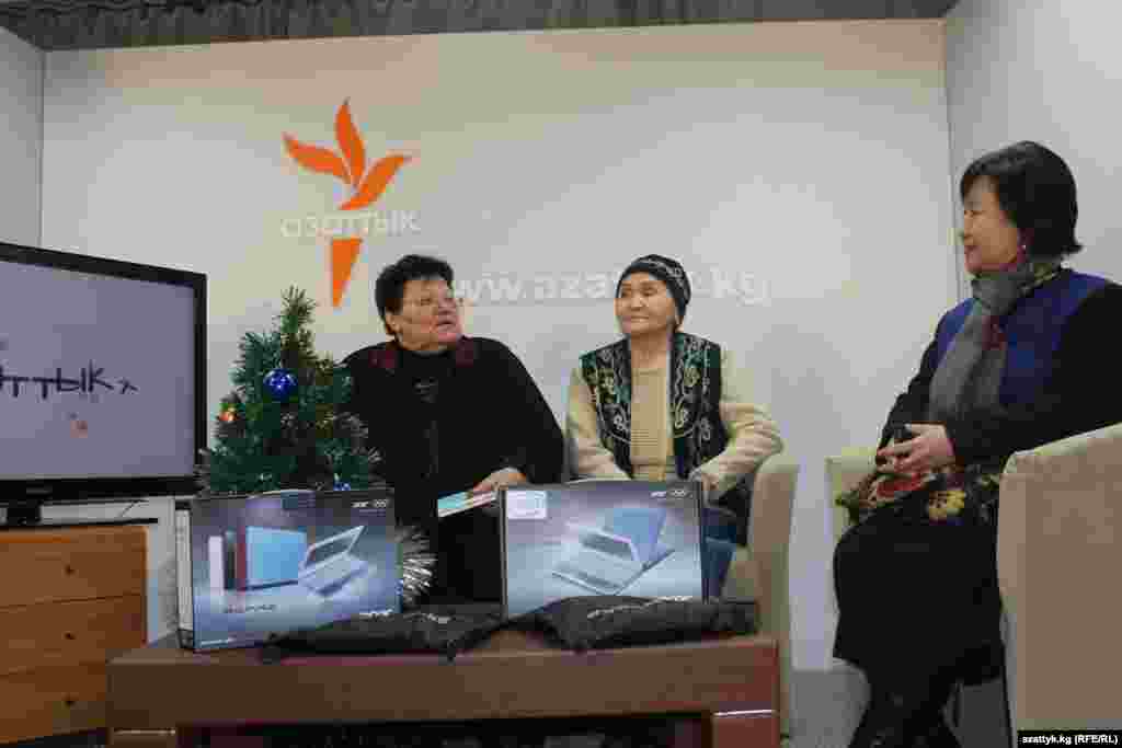 Сынактын жеңүүчүлөрү: Валентина Житенева, "Союз добрых сил" уюмунун жетекчиси, Бүбүсара Калыкова жана Топчугүл Шайдуллаева, гендердик маселелер боюнча эксперт. 