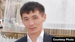 Улукбек Омокеев, акын, ОшМУнун тилчи-адабиятчы адиси.