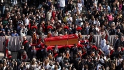 VIDEO | Procesiune - sicriul în care este trupul Papei Francisc a fost dus în Bazilica Sf. Petru