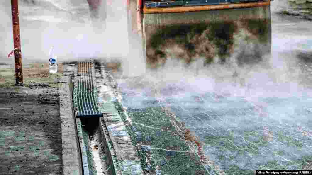 Подконтрольный Москве глава Крыма Сергей Аксенов заявил, что не примет работу до тех пор, пока подрядчики не доведут состояние объектов до утвержденных стандартов