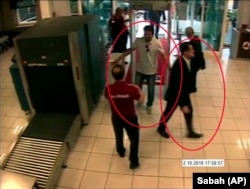 تصویر دیگری از ماهر عبدالعزیز مطرب هنگام ورود به فرودگاه آتاتورک در استانبول در روز ناپدید شدن جمال خاشقجی.