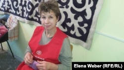 Марина Лех, мастер по войлоковалянию, окончившая курсы и уже работающая в ремесленном центре «Шебер». Темиртау, 7 декабря 2016 года.