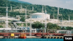 Новороссийск является одним из самых крупных российских морских портов, через которые осуществляются поставки нефти за границу.