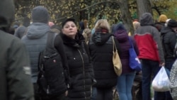 Lines Lengthen Outside Jails As Belarus Tightens Crackdown