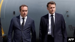 Էմանյուել Մակրոն և Սեբաստիեն Լըկորնյու, արխիվ