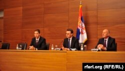 Petar Petkoviq, drejtor i ri i Zyrës për Kosovën në Qeverinë e Serbisë dhe drejtori i deritashëm, Marko Gjuriq. 