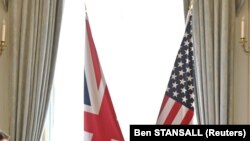 بیرق‌های ایالات متحده امریکا و بریتانیا